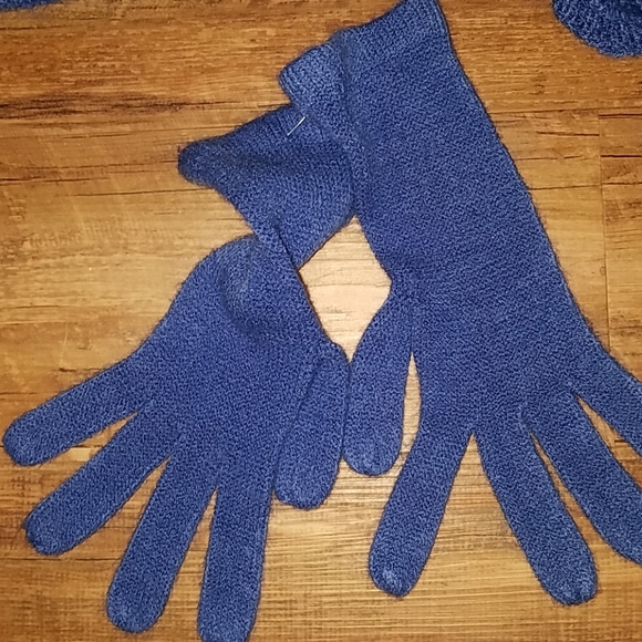 NWOT matching scarf set - Picture 3 of 4